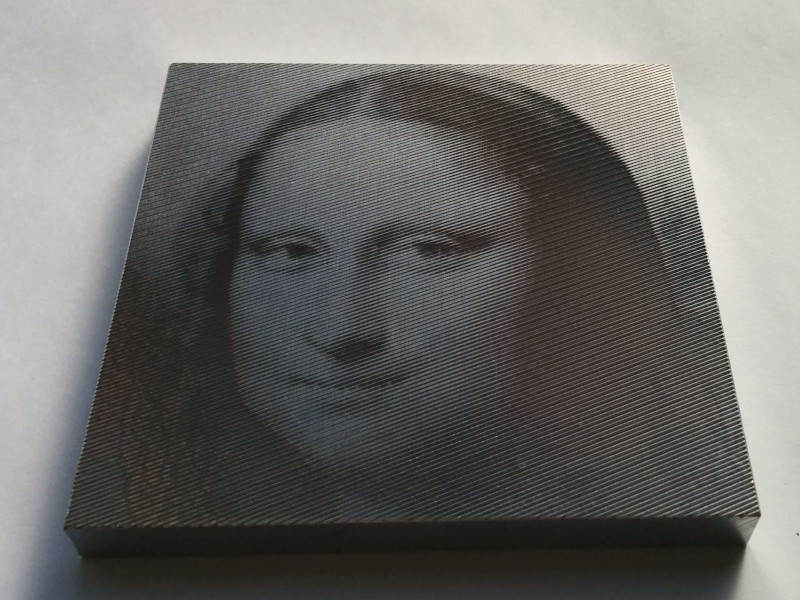 picture of Mona Lisa cut on aluminum (from an angle)